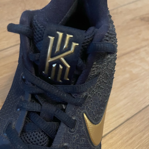 Nike Kyrie 3 Irving basketball shoes men’s size 9 sneakers obsidian gold - Picture 4 of 15